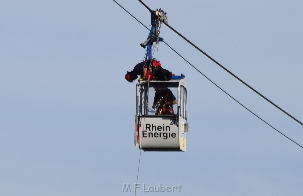 Koelner Seilbahn Gondel blieb haengen Koeln Linksrheinisch P539.JPG - Miklos Laubert